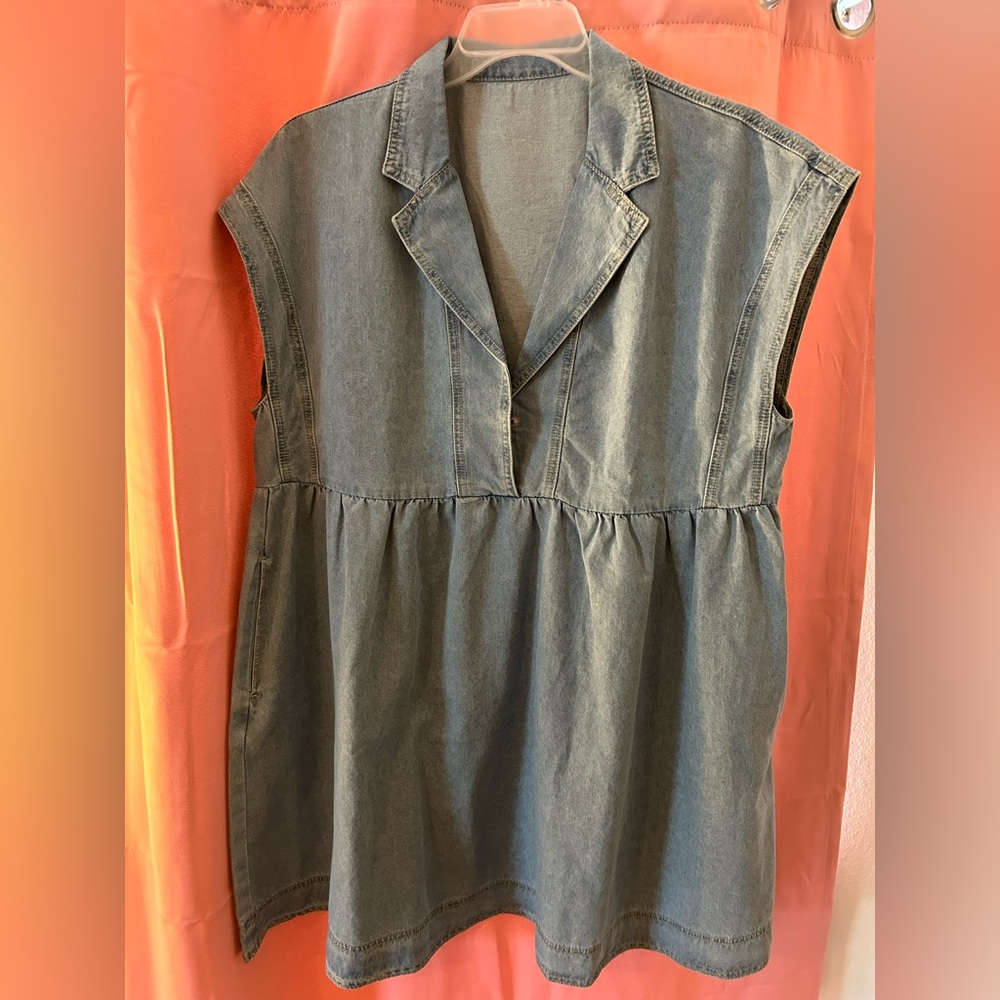 Chic Denim Sleeveless baby doll top/dress.